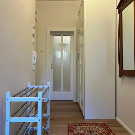 Apartment Picturesque, Cozy And Quiet *